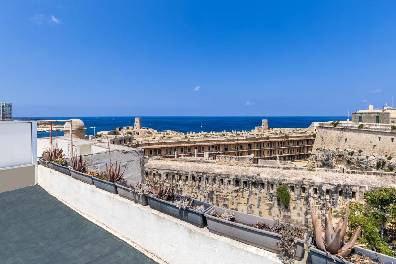 Valletta Bastions Seafront House Exterior photo